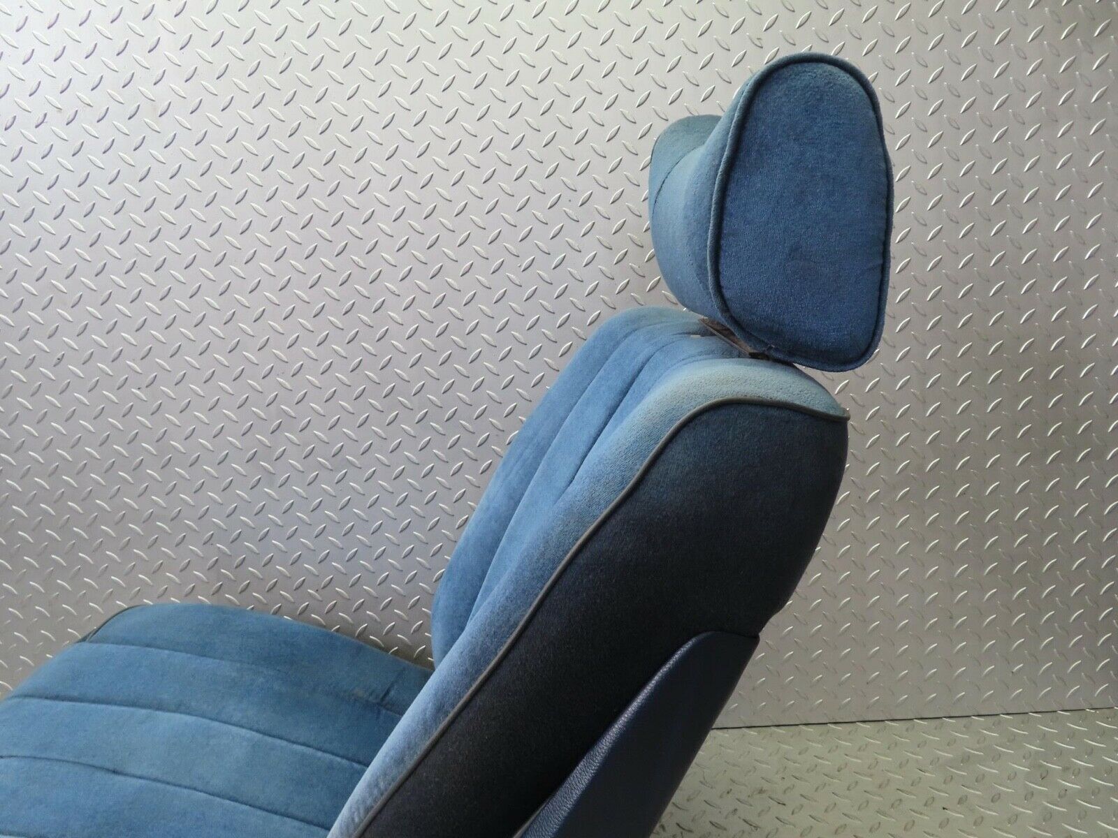 14007 Mercedes-Benz C107 280SLC Front Left Seat Blue