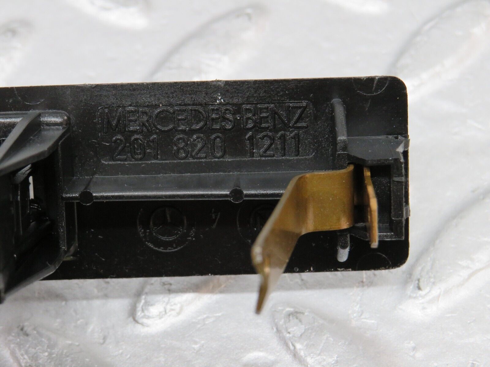 36587 Mercedes-Benz W201 190E 2.0L Trunk Boot Light Switch 2018201211