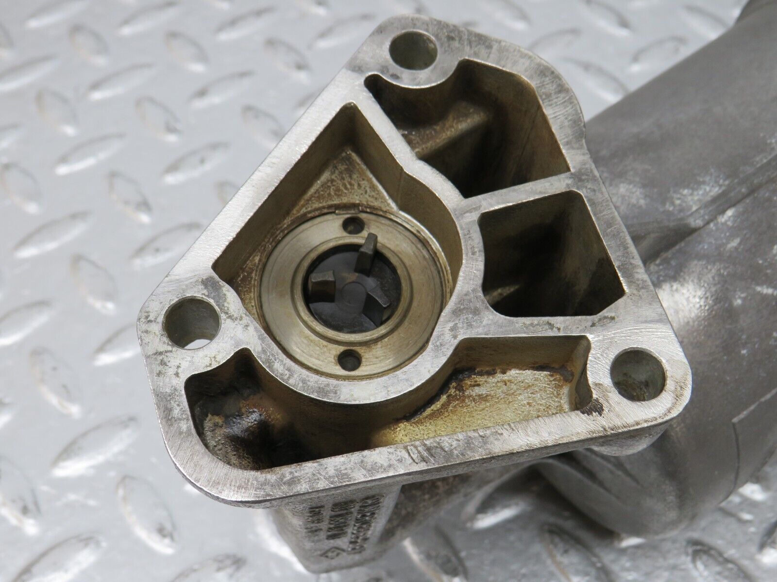 34510 Mercedes-Benz C126 380SEC Coupe Oil Filter Housing 1171801211