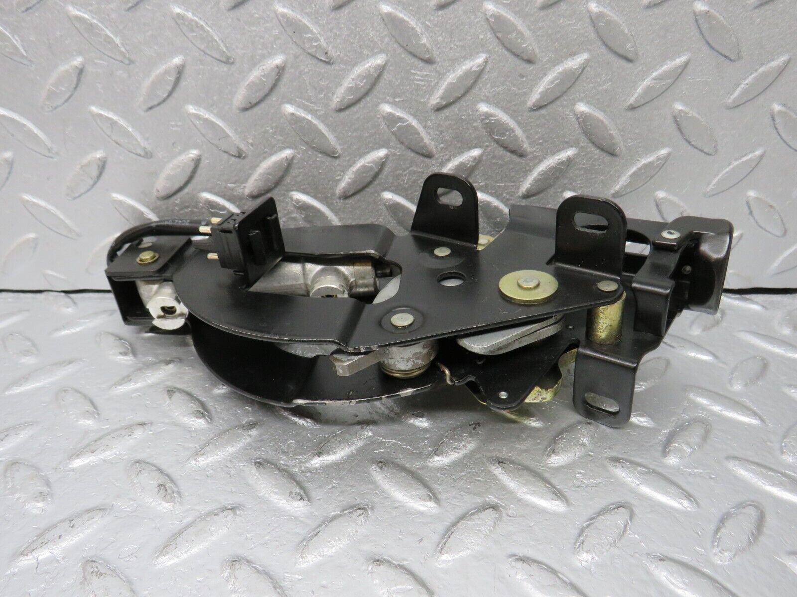 39614 Mercedes-Benz R129 320SL Coupe Rear Left Roof Lock Mechanism 1298001174