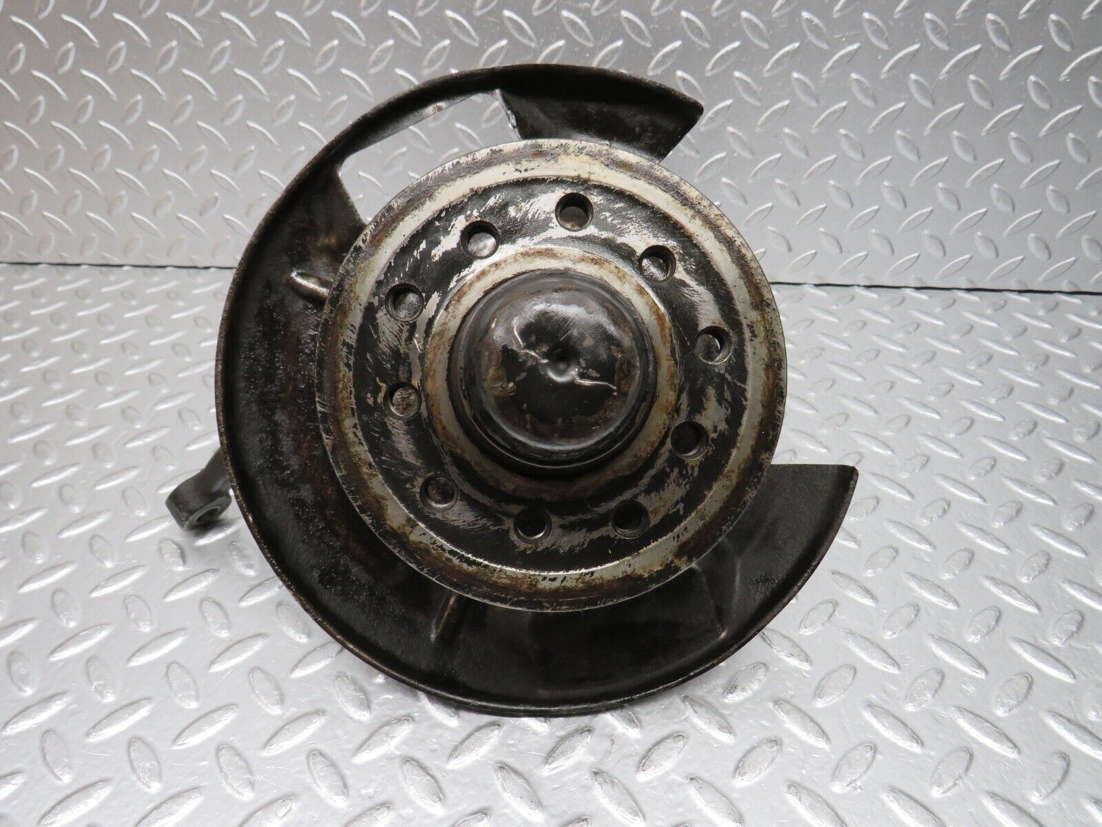 0849 Mercedes-Benz C107 350SLC Coupe Wheel Hub Front Left