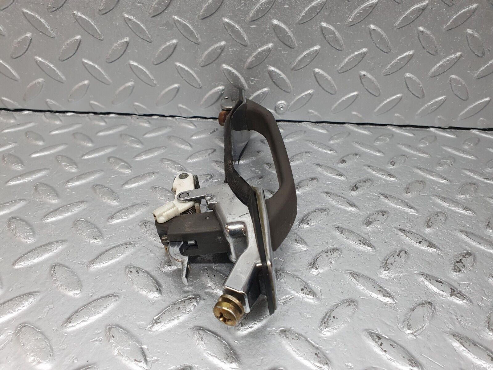 41082 Mercedes-Benz W126 300SE Rear Left Exterior Door Handle