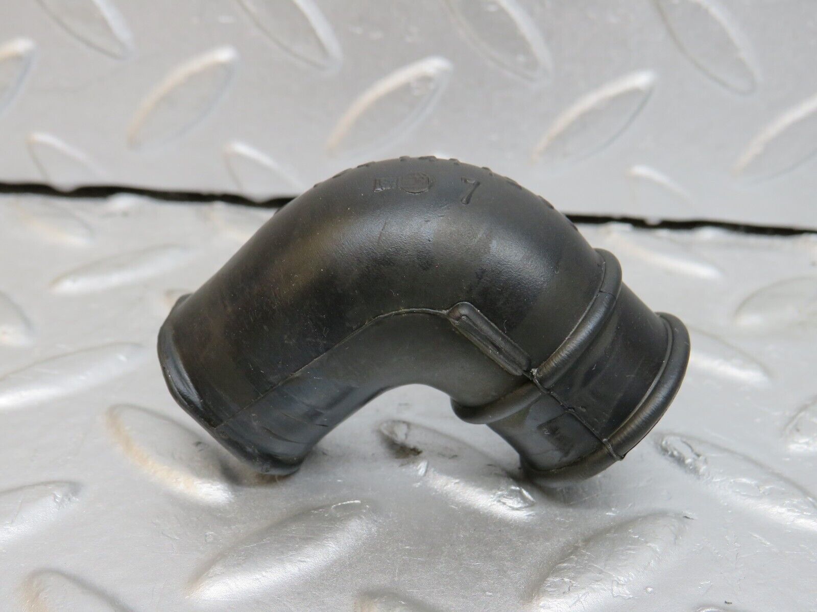 38119 Mercedes-Benz A124 320E Cabriolet Air Pump Hoses 1041411283 1041411383