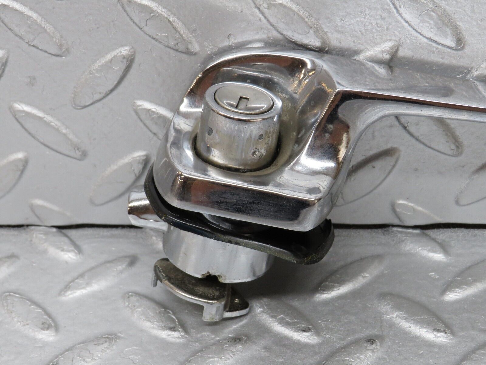 35817 Mercedes-Benz W108 Front Right Chrome Door Handle No Key 1087660801