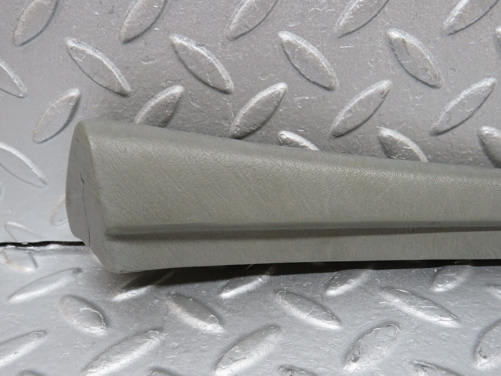 35971 Mercedes-Benz W126 420SE Front Right Door Panel Cover Grey