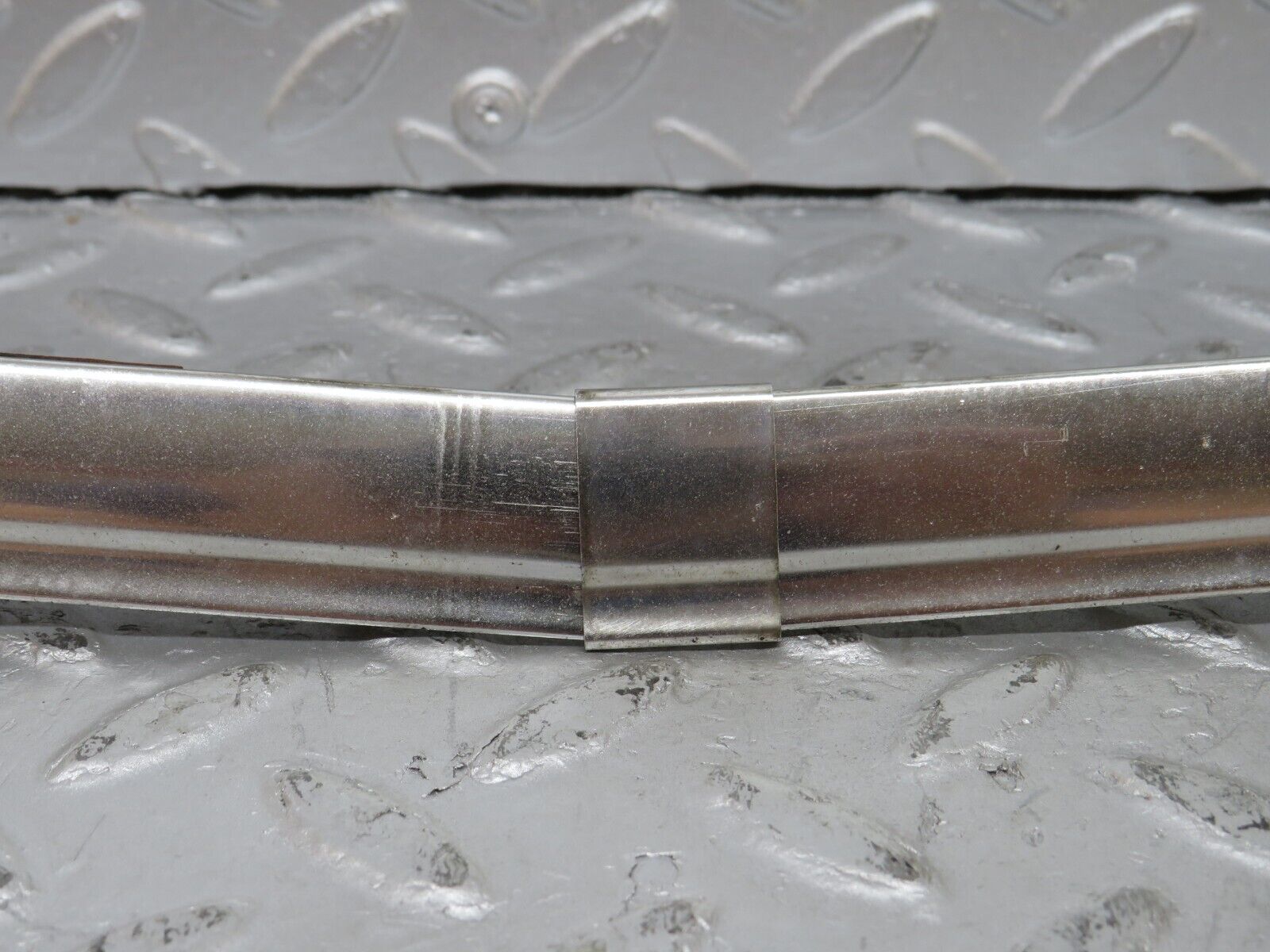 36311 Mercedes-Benz W126 420SE Front Windscreen Top Chrome Frame Trim