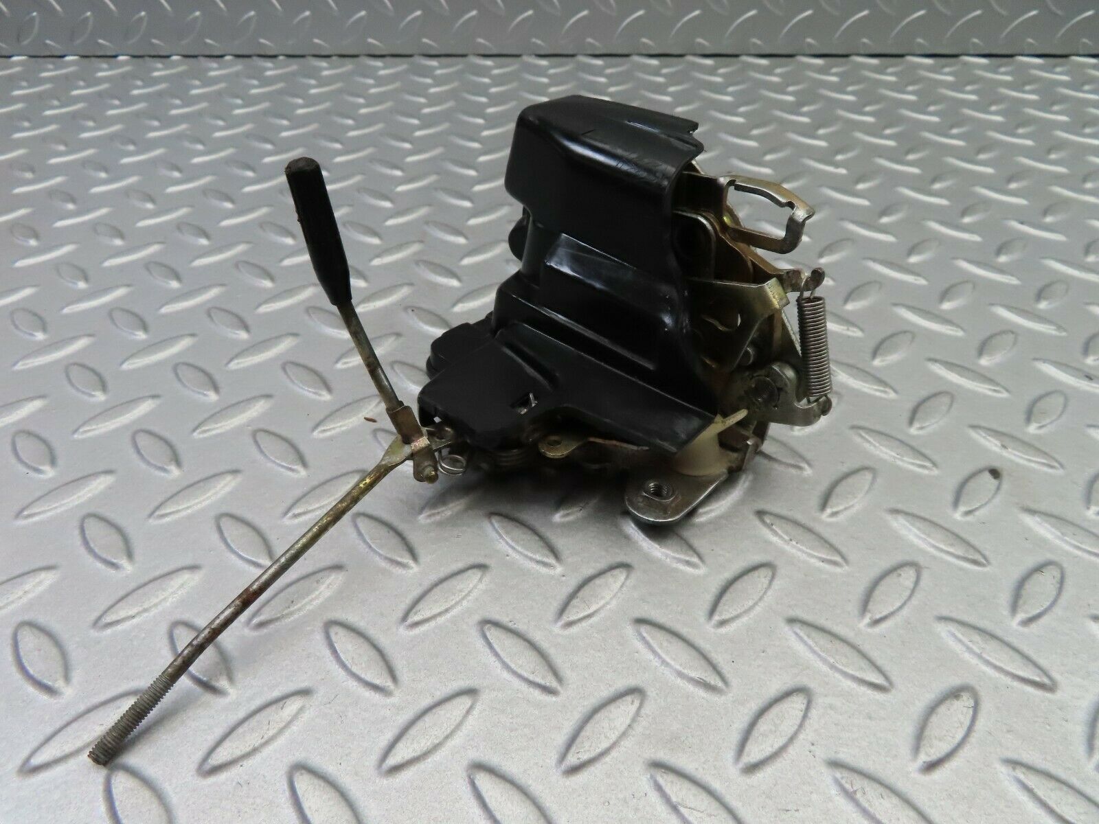 6117 Mercedes-Benz W126 380SE Front Left Door Lock Mechanism