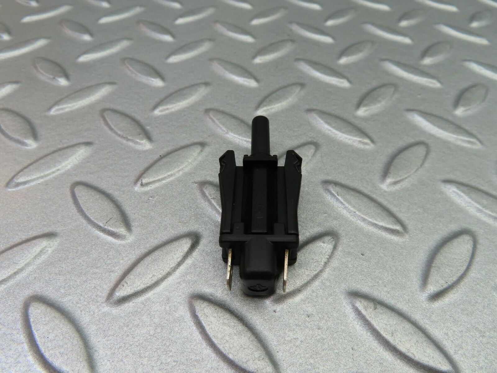 6101 Mercedes-Benz W126 380SE Door Contact Switch 0015458714