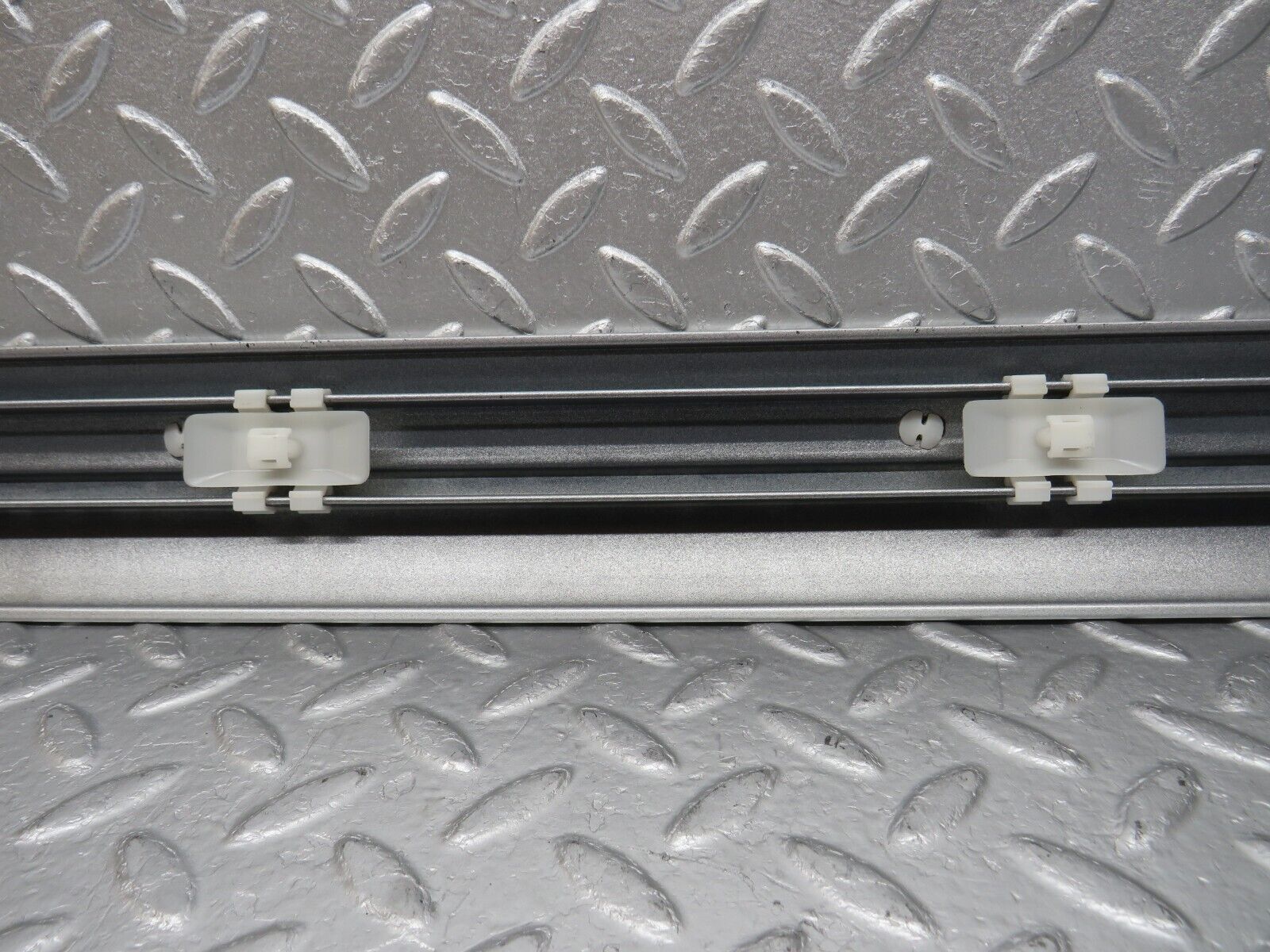 34714 Mercedes-Benz W210 320E Front Right Door Centre Moulding Trim 2106900482