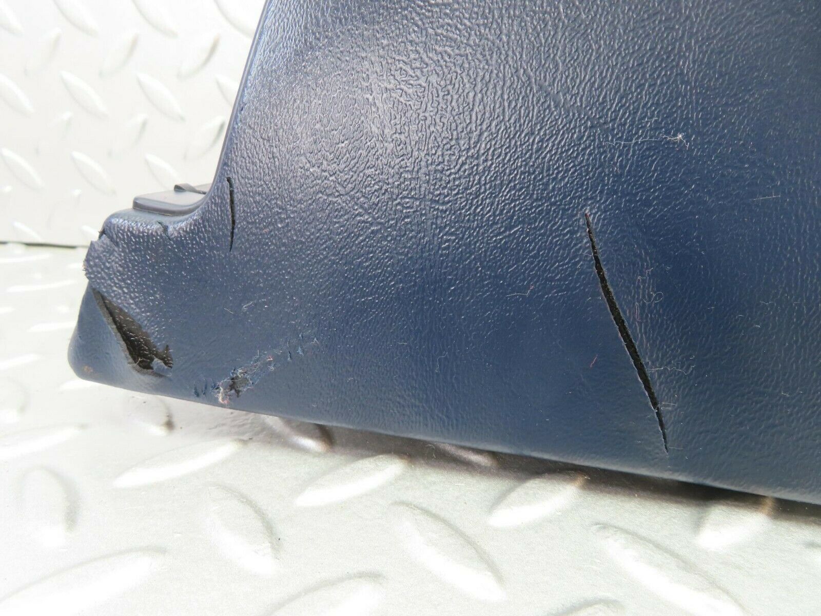 10421 Mercedes-Benz W201 190E Centre Console Blue