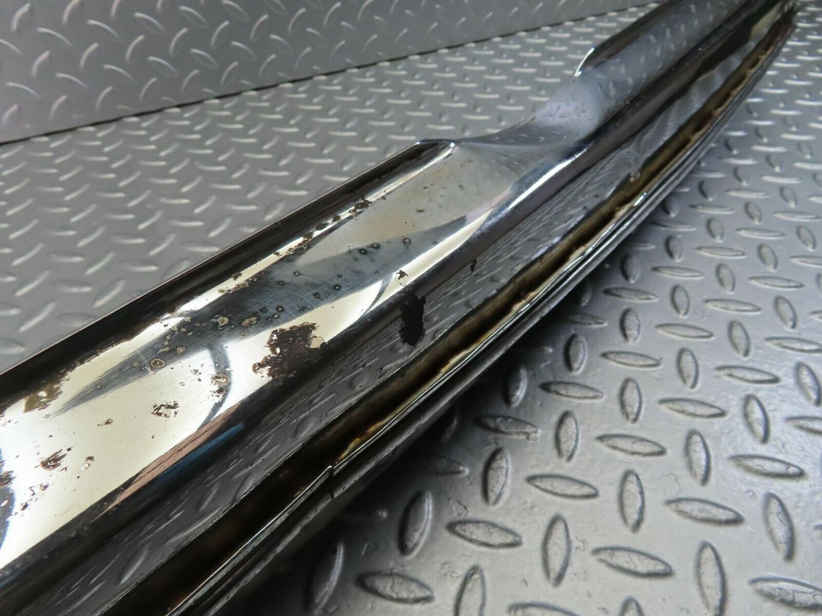 10639 Mercedes-Benz W108 Front Left Bumper Corner