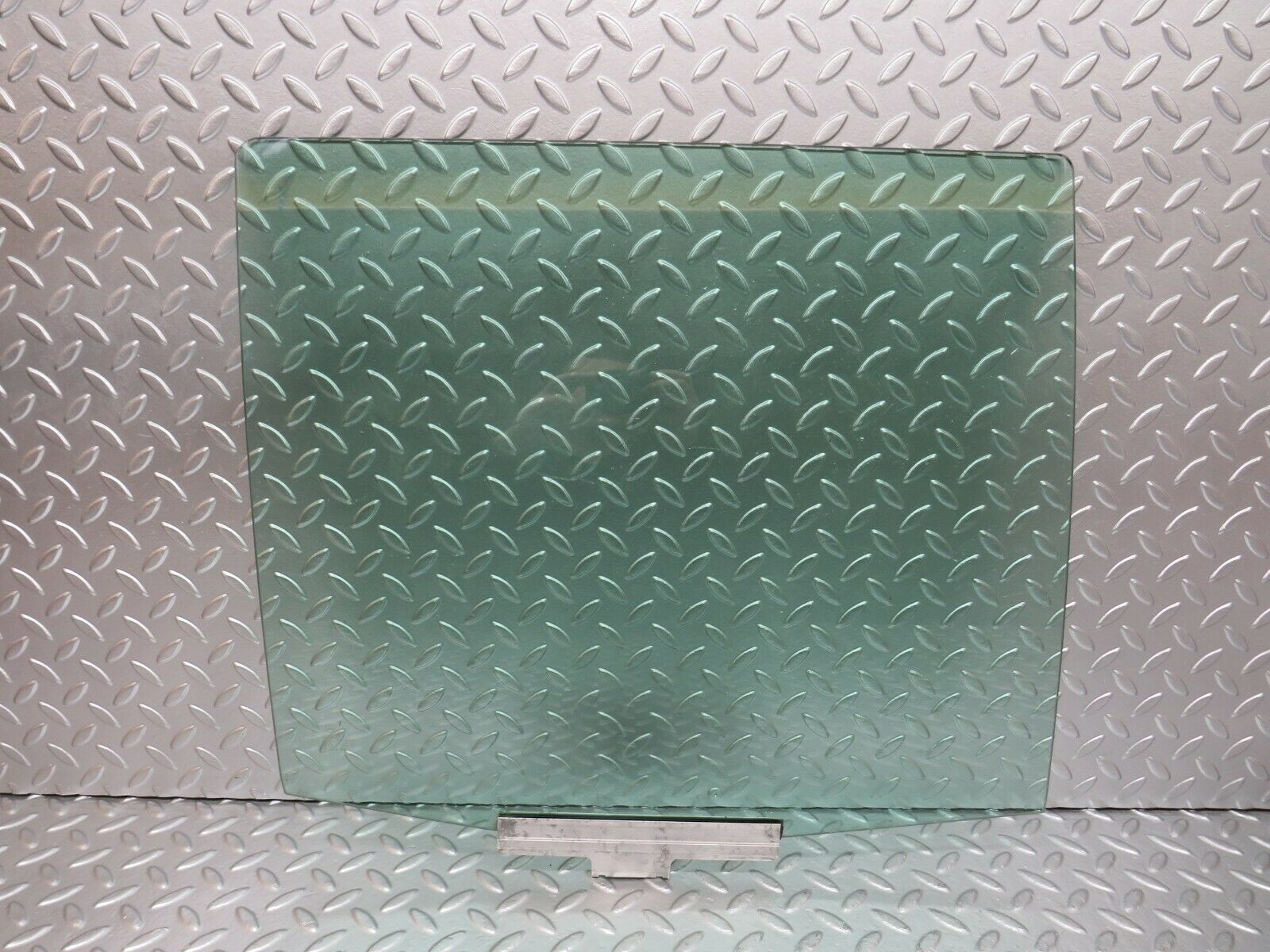 24437 Mercedes-Benz S124 220TE Wagon Rear Right Door Window Glass