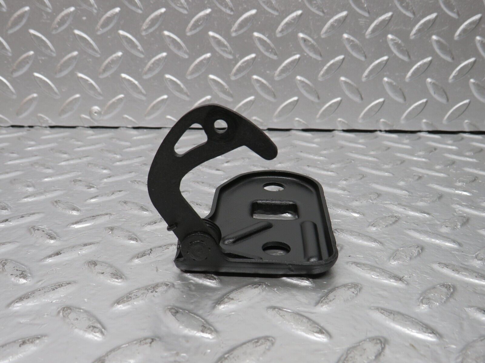 31114 Mercedes-Benz W123 200D Bonnet Release Latch 1238800060