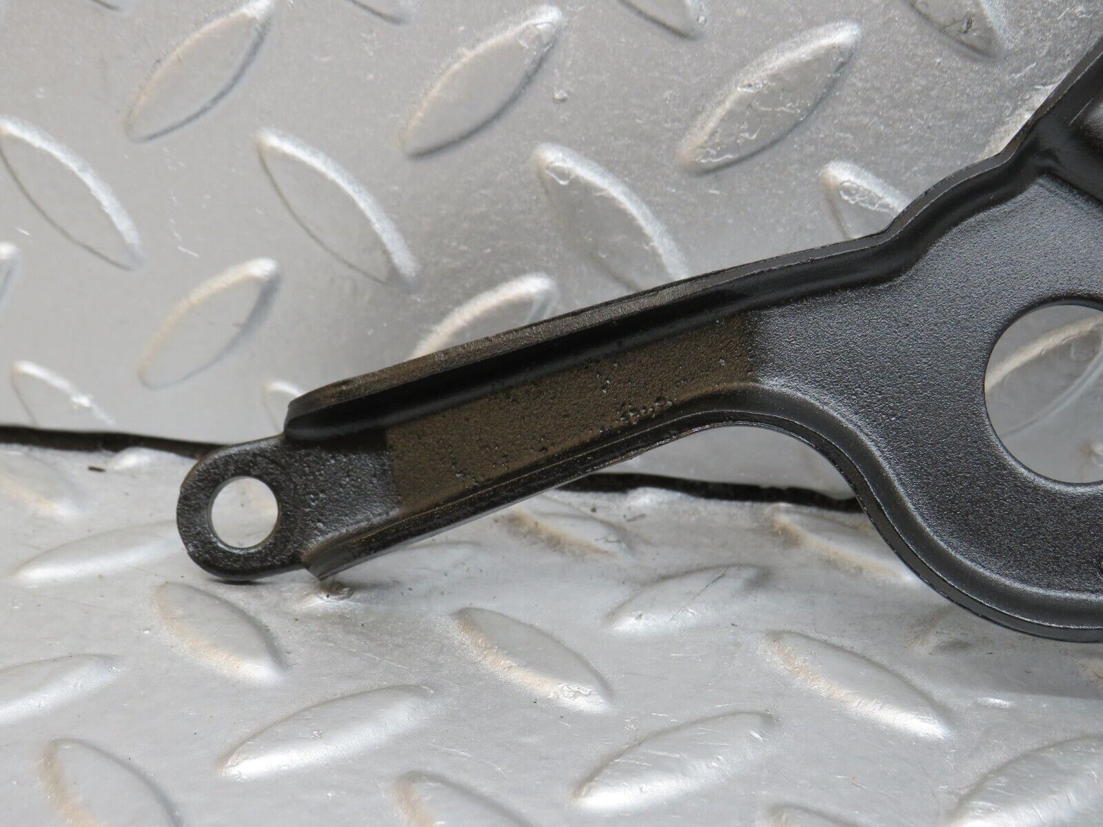 38114 Mercedes-Benz A124 320E Belt Tensioner Strut Bracket 1042020040