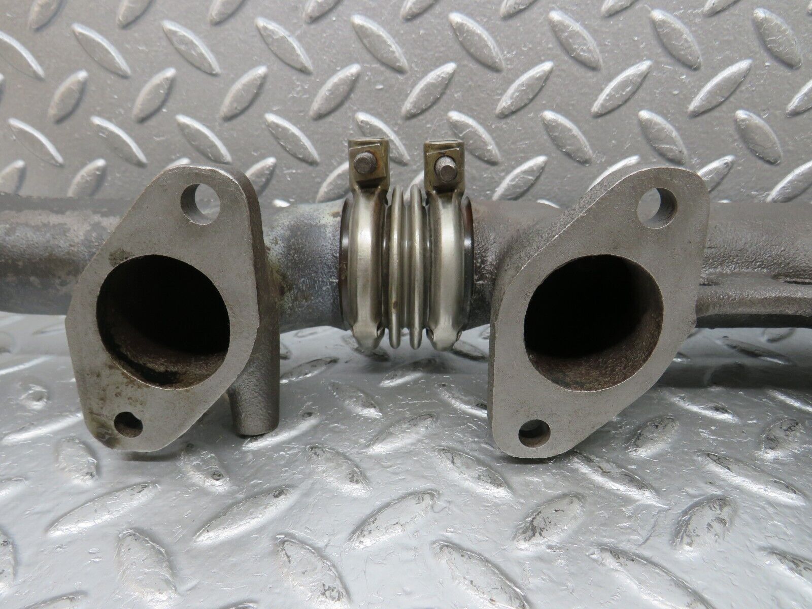 33111 Mercedes-Benz W126 380 V8 Exhaust Manifold Left 1161422302 1161422902