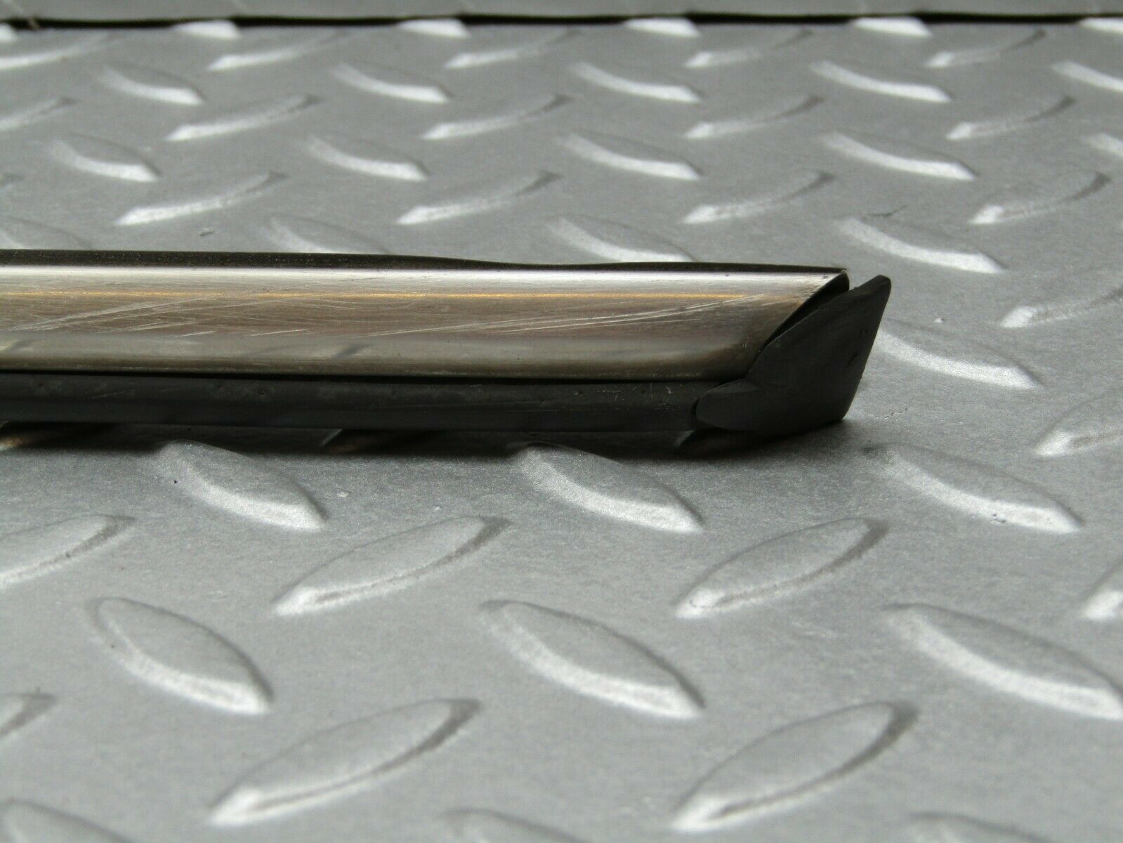 3334 Mercedes-Benz W115 220D Centre Door Chrome Trim Front Left