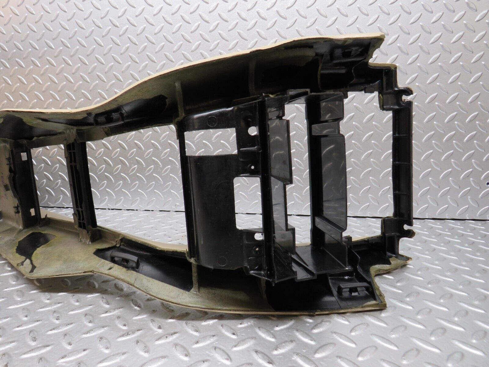 27619 Mercedes-Benz S124 300TE Wagon Centre Console Beige