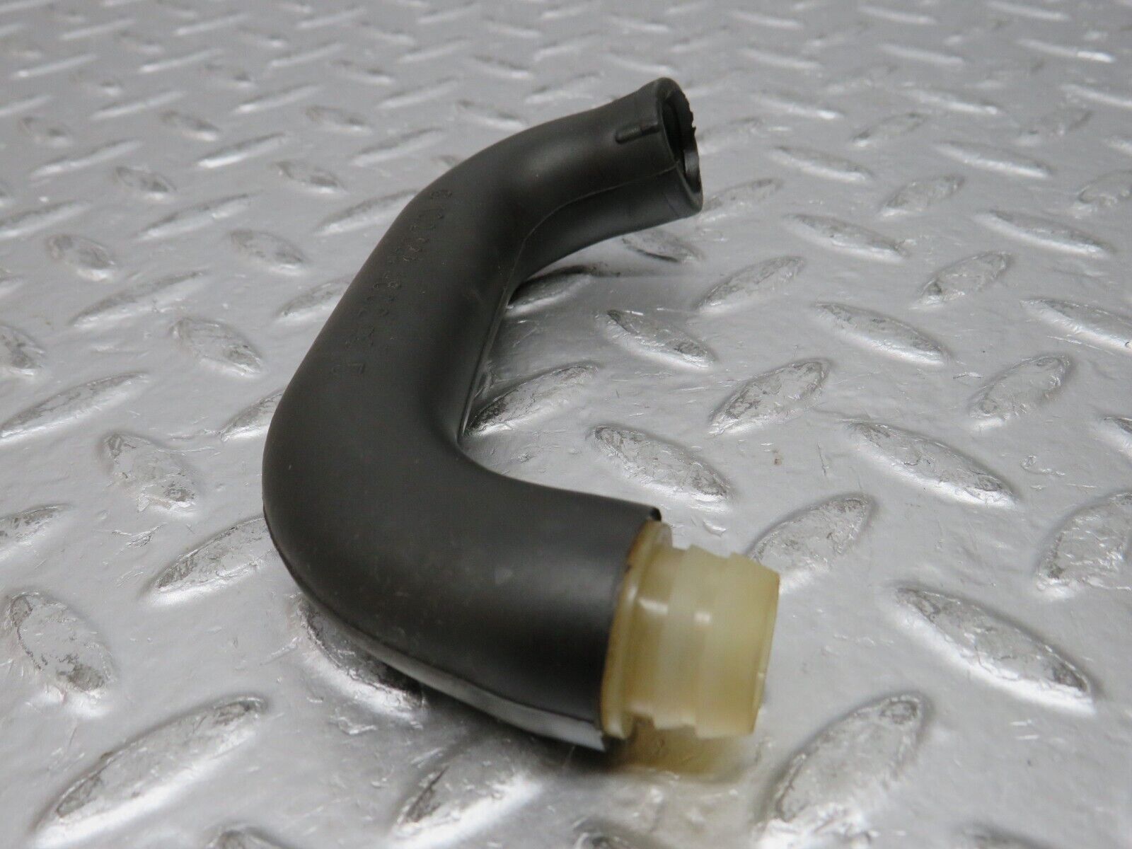 31790 Mercedes-Benz W201 190LE 1.8L Crankcase Breather Pipe 1020944882