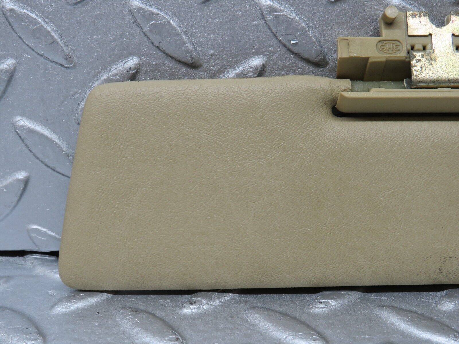 36875 Mercedes-Benz C126 420SEC Coupe Middle Sun Visor Beige