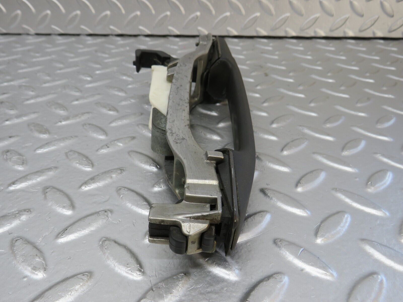 33911 Mercedes-Benz W124 260E Rear Left Exterior Door Handle