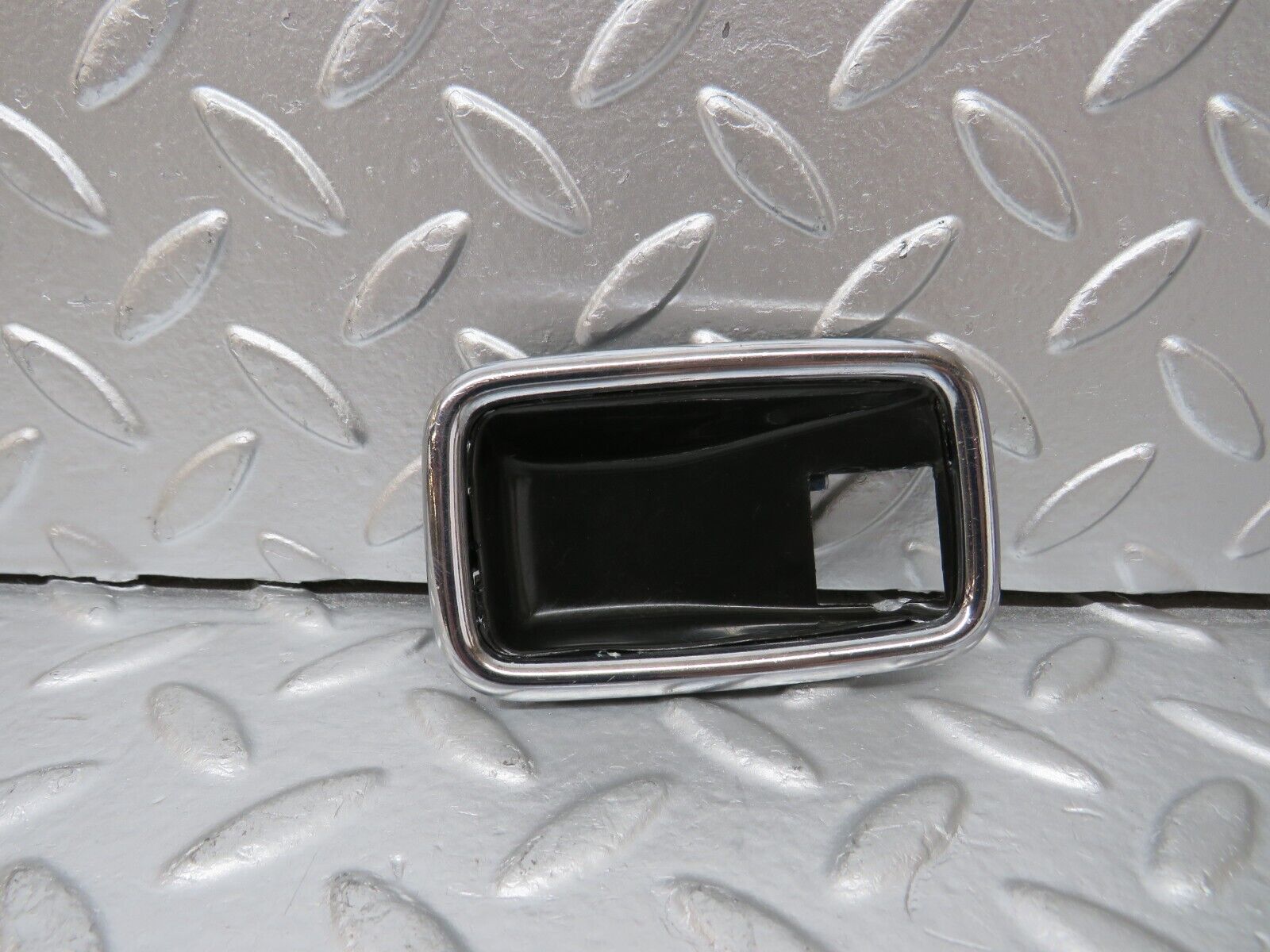 25574 Mercedes-Benz W123 200 Door Handle Surround Right 1087660611