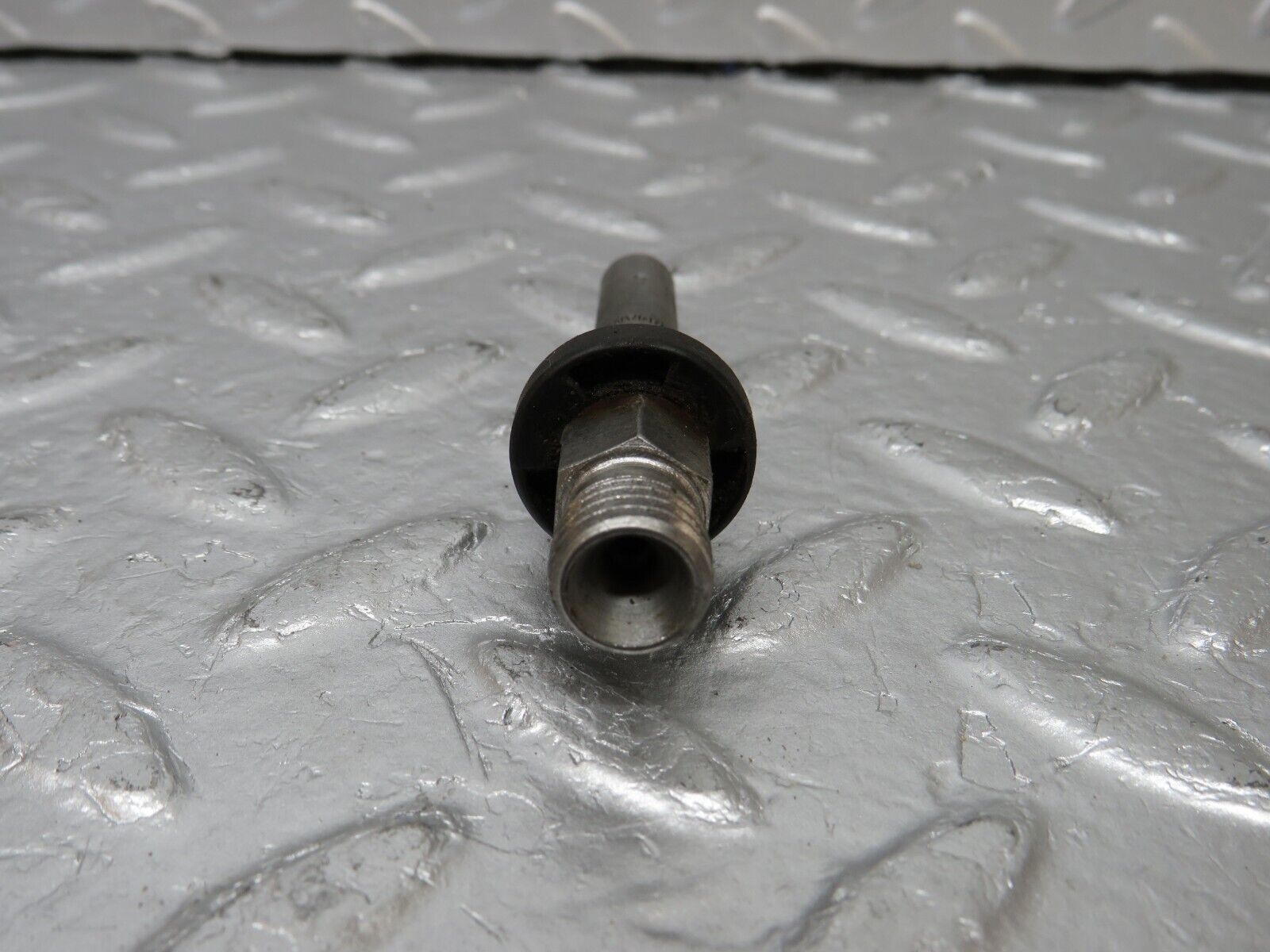 34124 Mercedes-Benz W124 260E Fuel Injector Bosch 0437502010