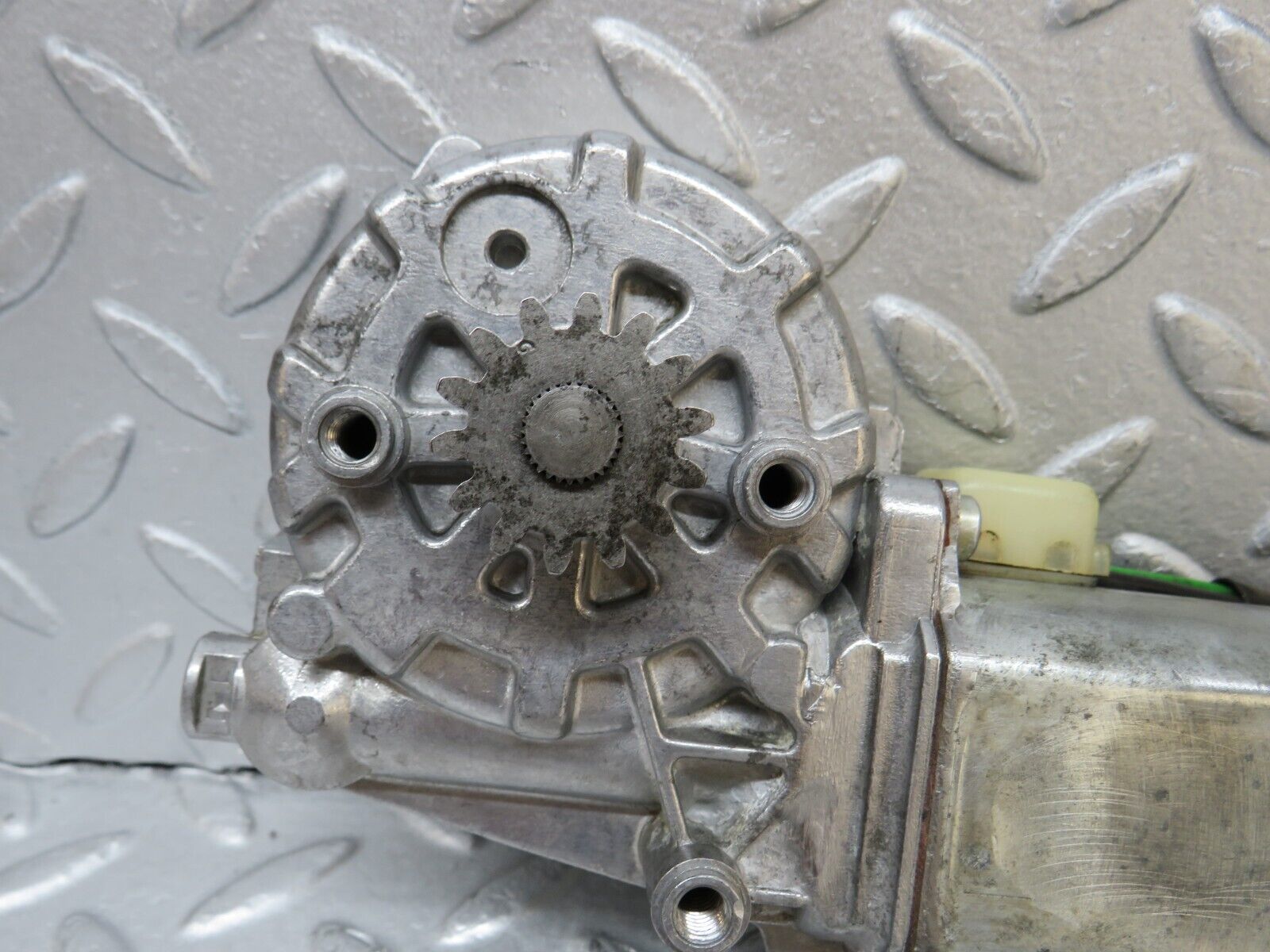 37018 Mercedes-Benz C126 420SEC Coupe Rear Left Window Regulator Motor 0130821065