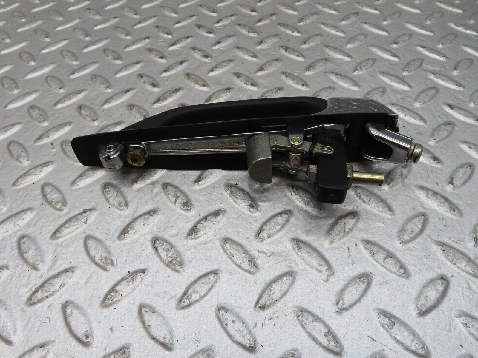 7022 Mercedes-Benz W123 230E Rear Exterior Door Handle 1237600359