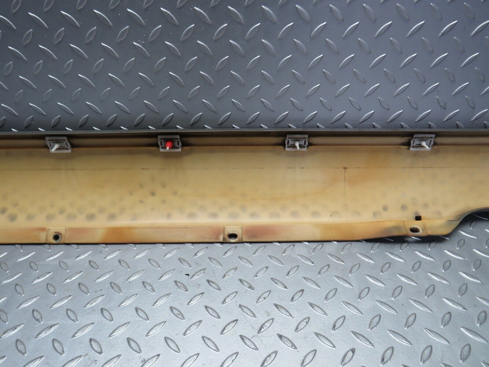 21810 Mercedes-Benz W126 300SE Side Skirt Right Side 1266905040