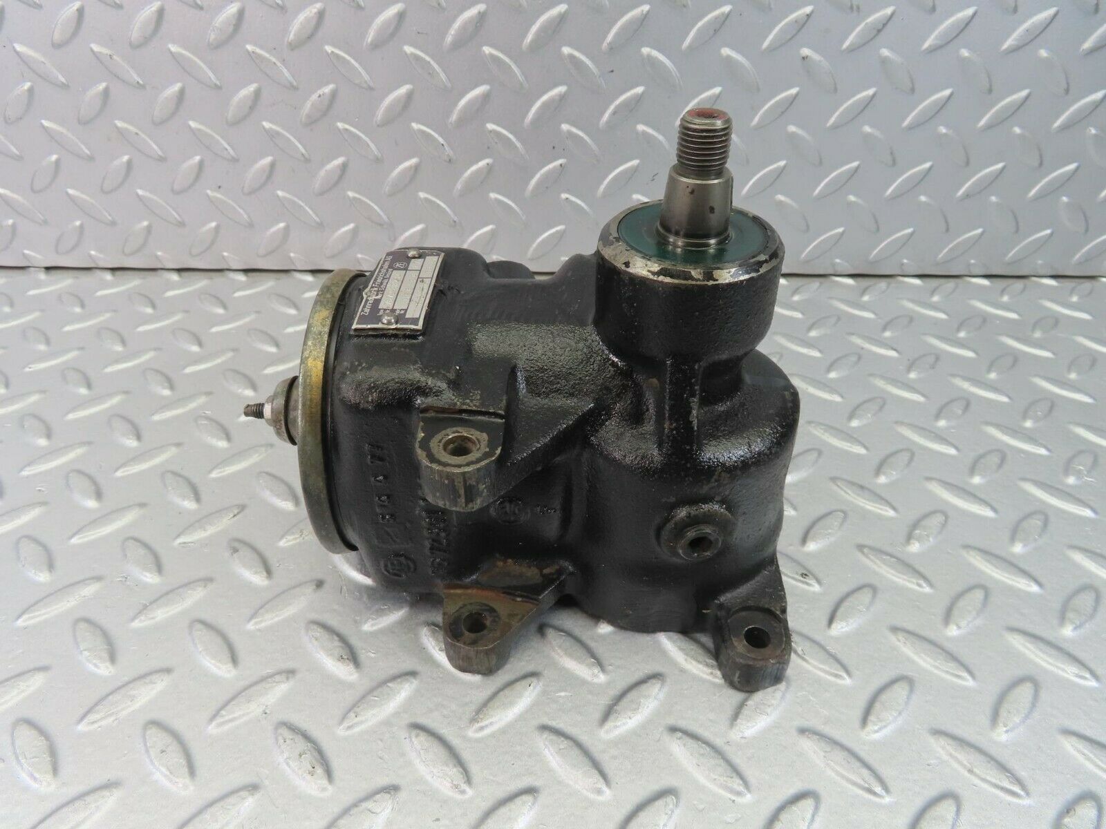 8910 Mercedes-Benz W116 Power Steering Pump 1164601780