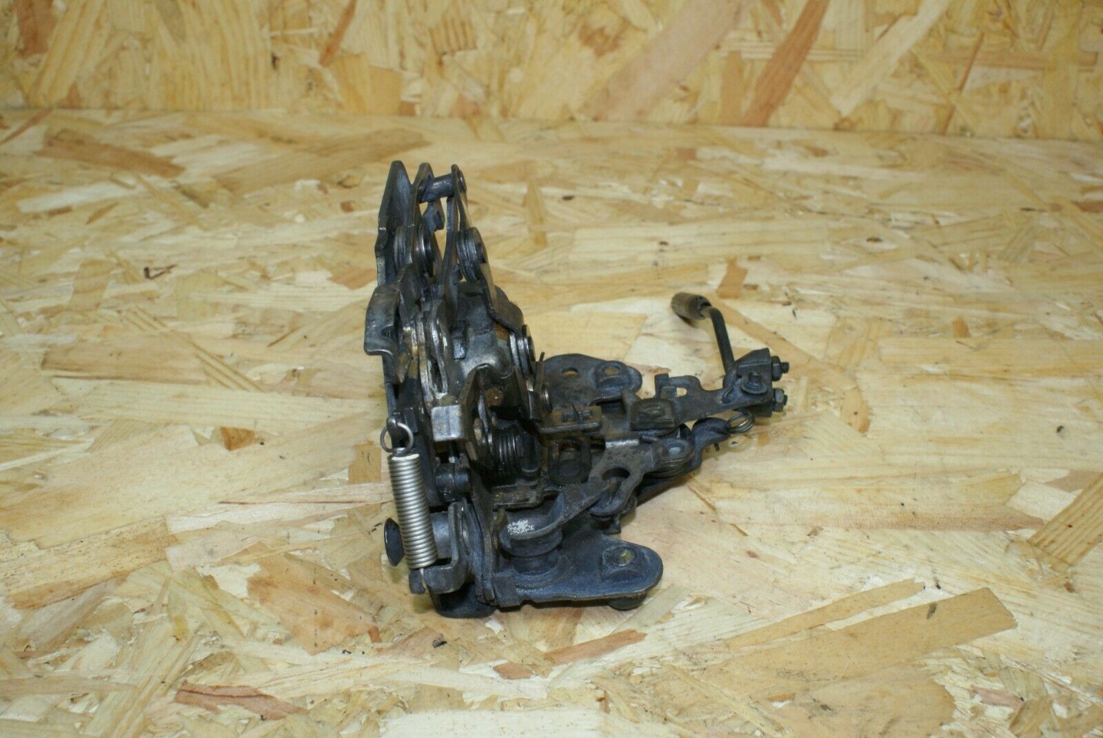 2250 Mercedes-Benz W123 280E Front Right Door Lock N/S