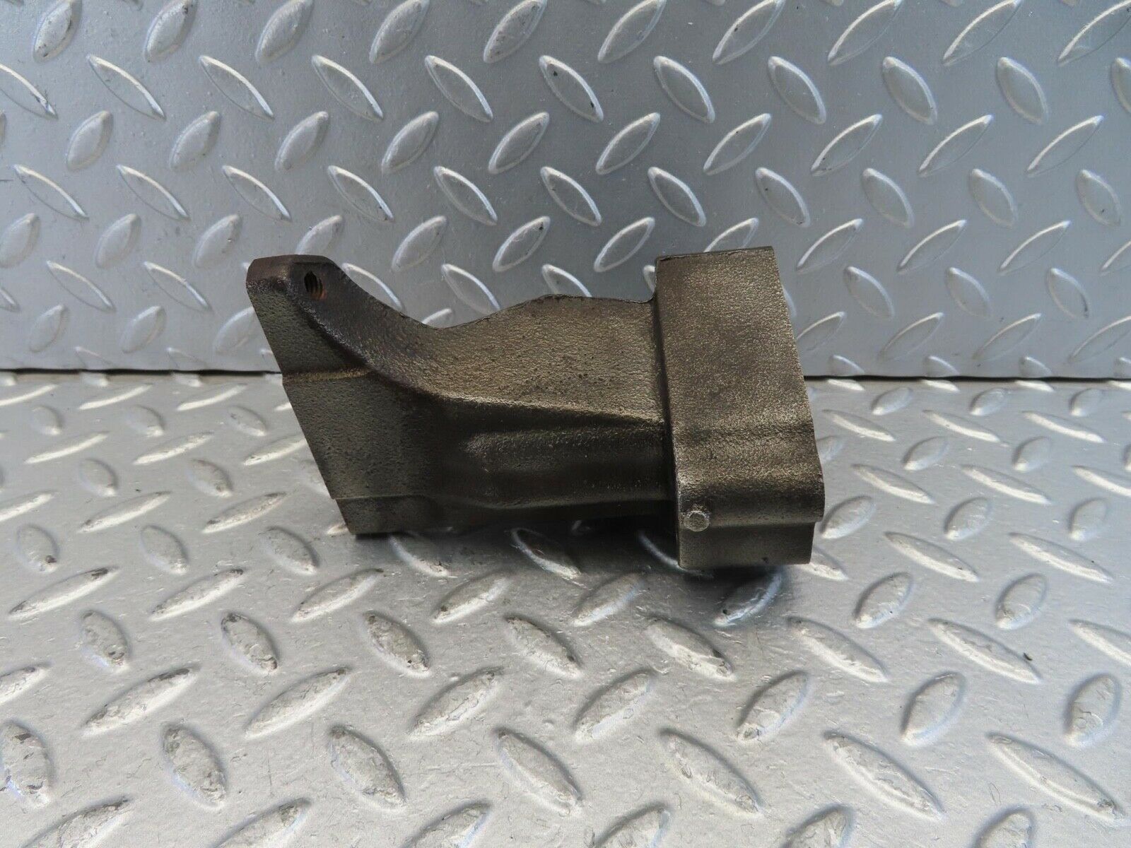 11252 Mercedes-Benz W221 S320 Turbo Bracket 6420960345