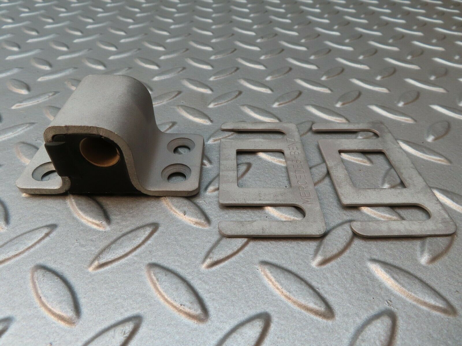 4221 Mercedes-Benz V123 240D LWB Door Lock Latch Left Side