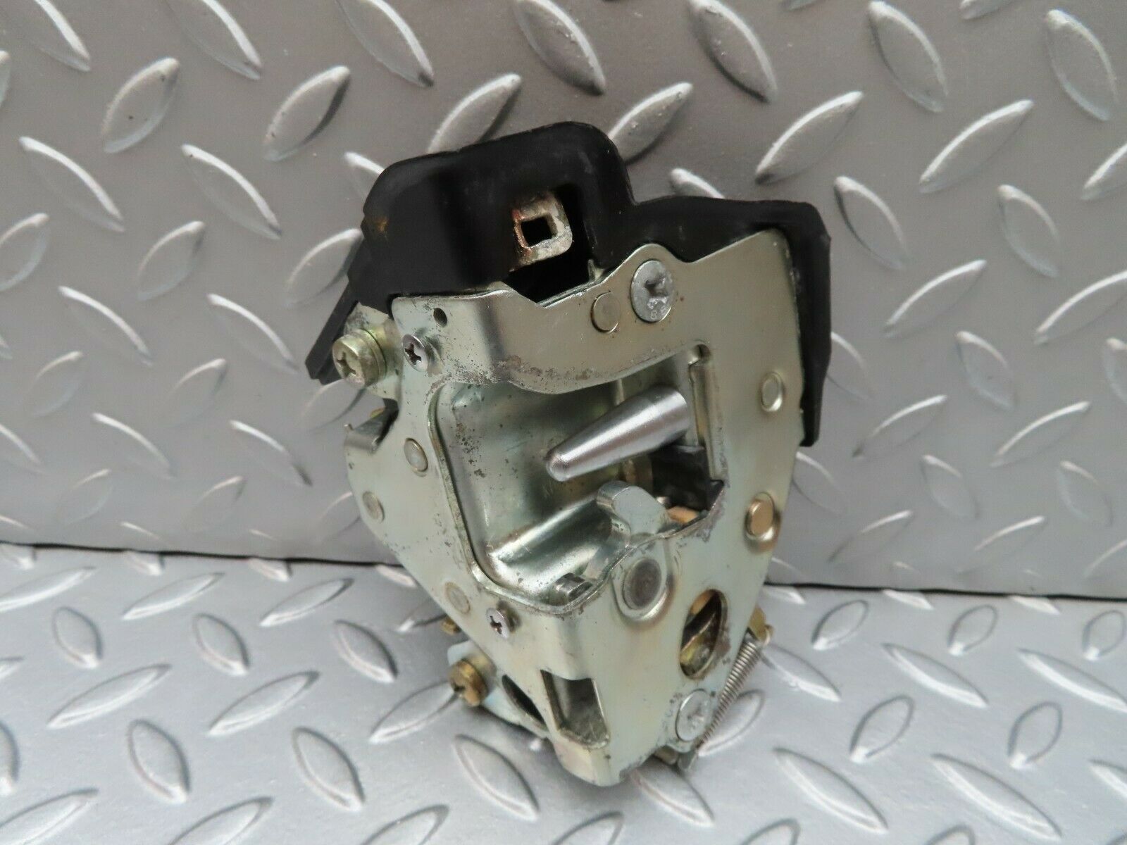 3705 Mercedes-Benz S123 200T Wagon Rear Right Door Lock Mechanism 1237330208