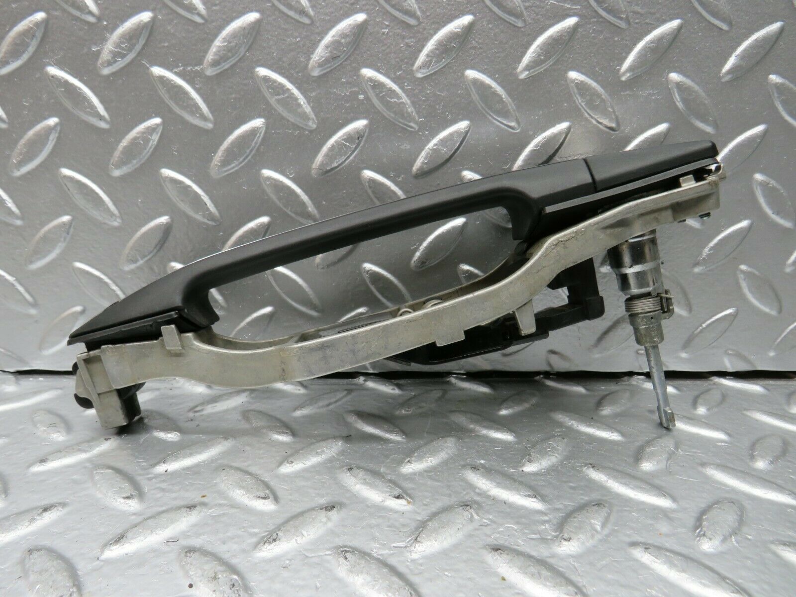 22813 Mercedes-Benz W124 230E Front Left Exterior Door Handle No Key