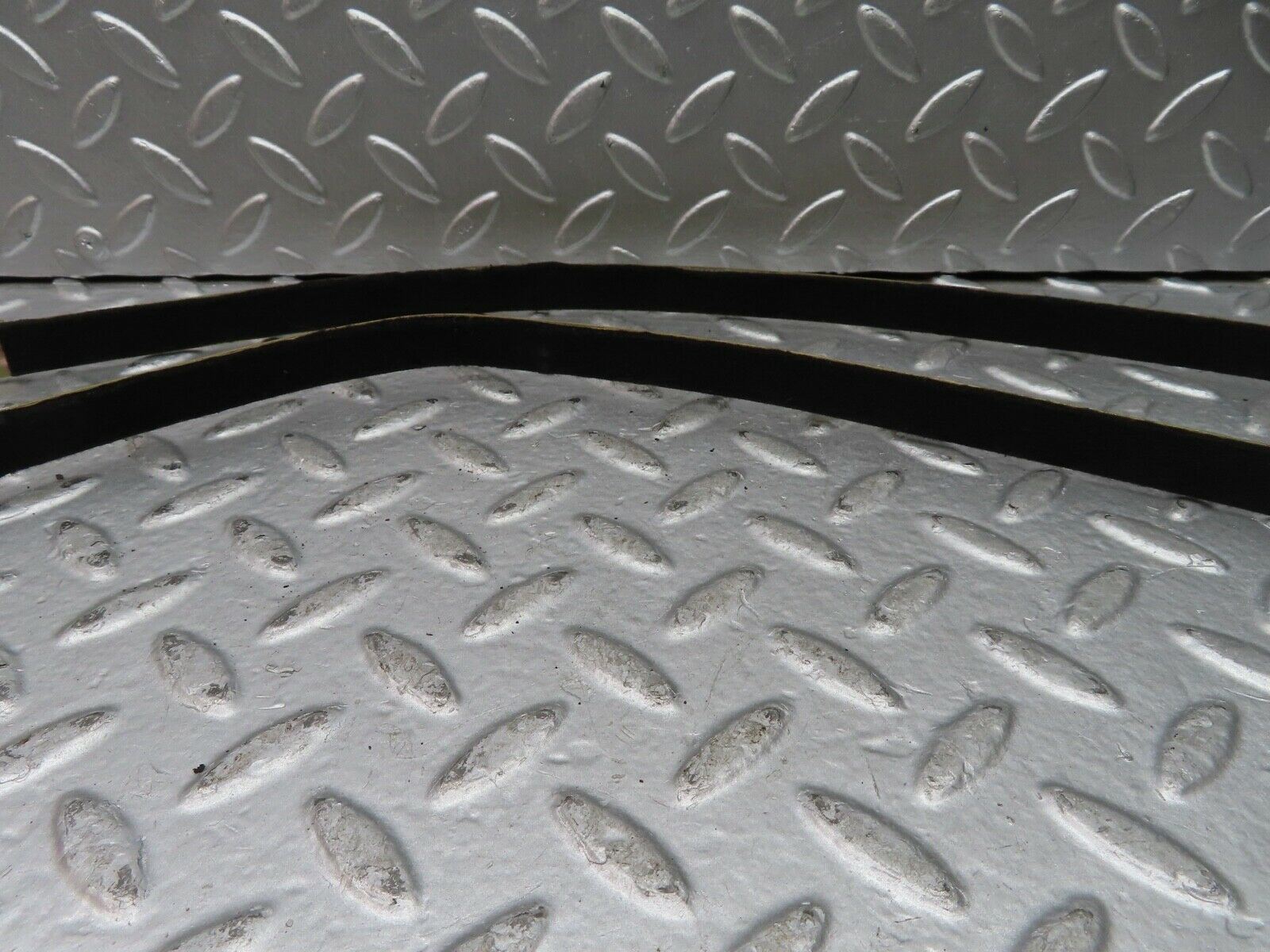 21333 Mercedes-Benz W123 230E Heater Box Holder Strap