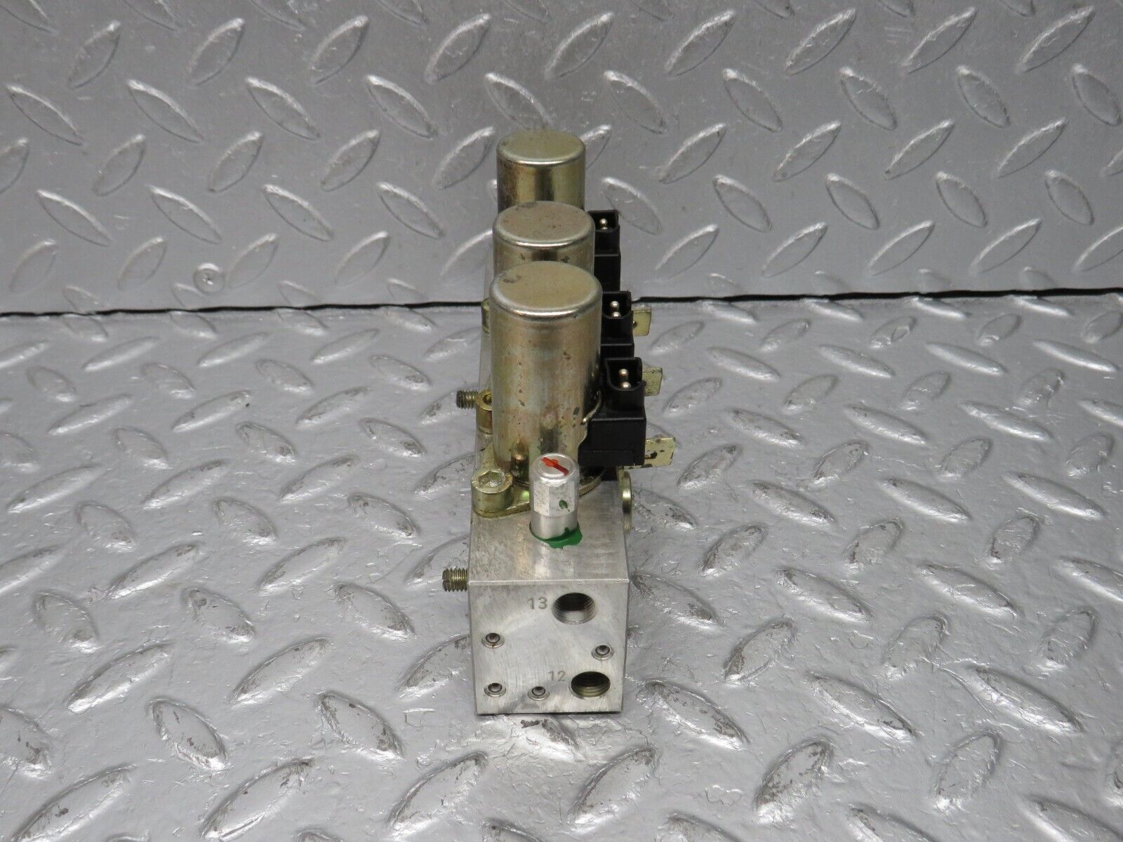 39462 Mercedes-Benz R129 320SL Coupe Roof Hydraulic Valve Right 1298002478