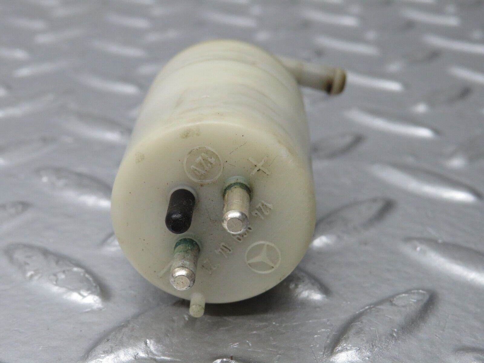 31247 Mercedes-Benz S124 220TE Wagon Windscreen Washer Pump Hella 1248690421