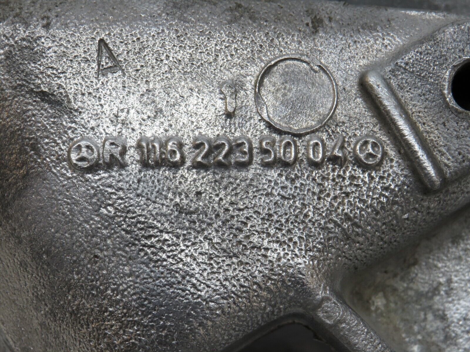 34507 Mercedes-Benz C126 380SEC Engine Mount Bracket Left Side 1162235004