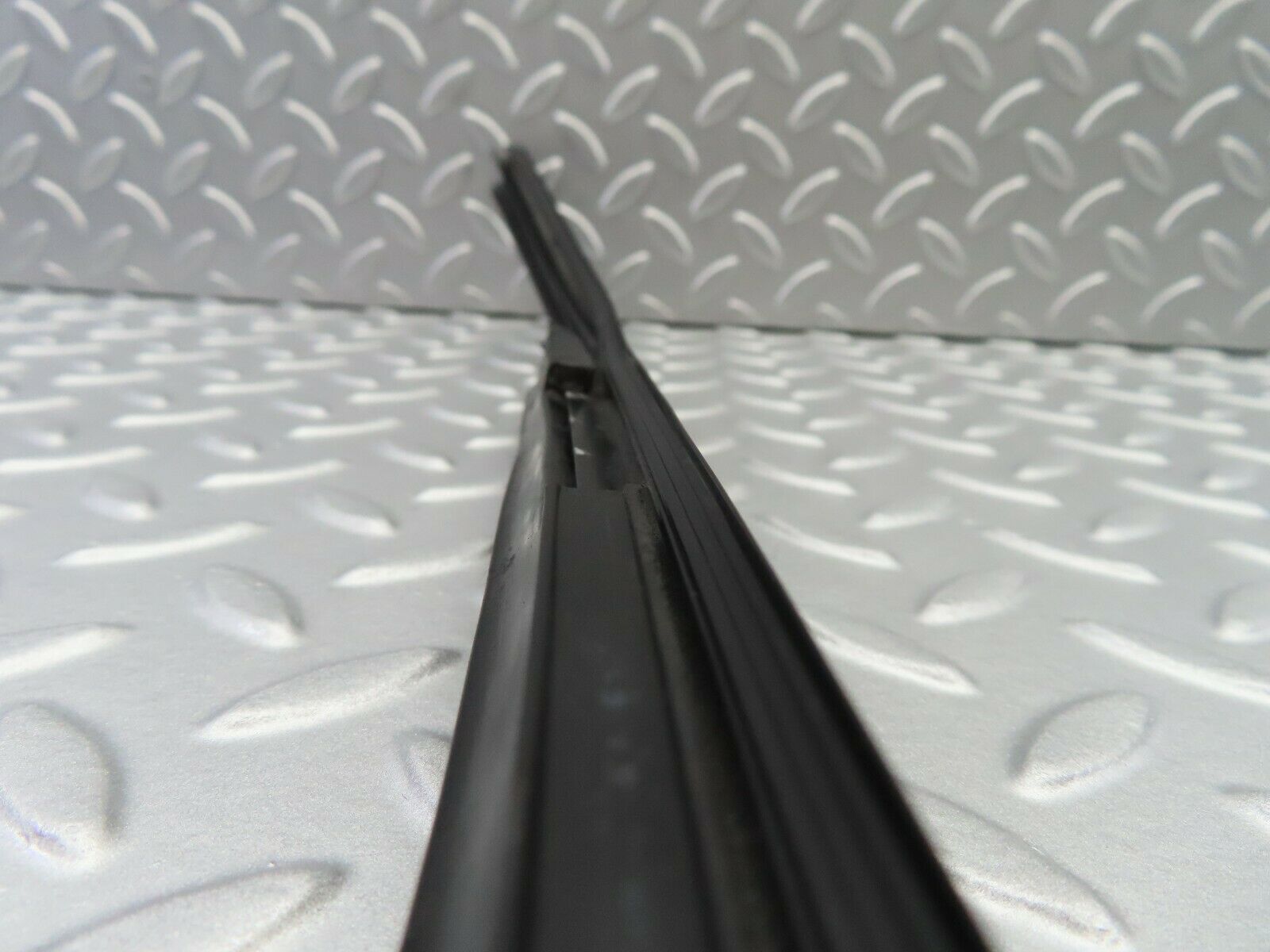 6756 Mercedes-Benz S124 E220 Wagon Seal Right Side For A Pillar 1246980298