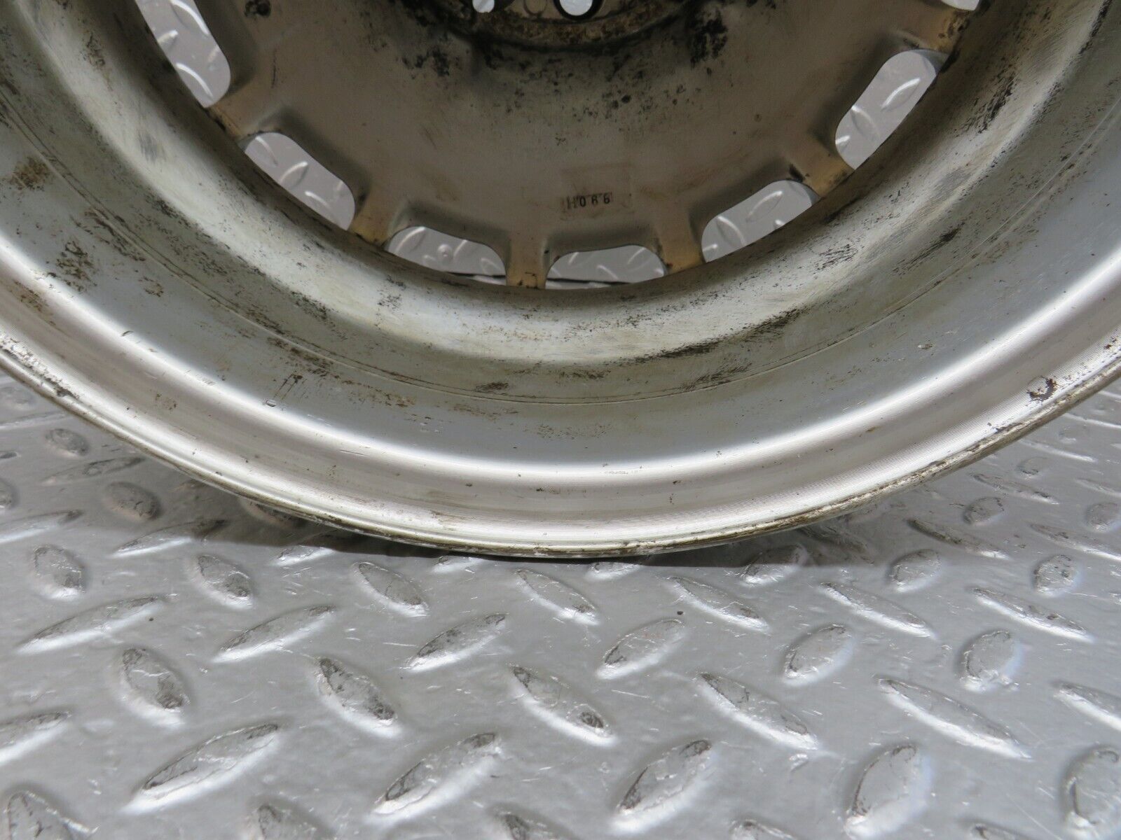 29611 Mercedes-Benz W124 230E Alloy Wheel 6.5Jx15H2 ET49 1244001802