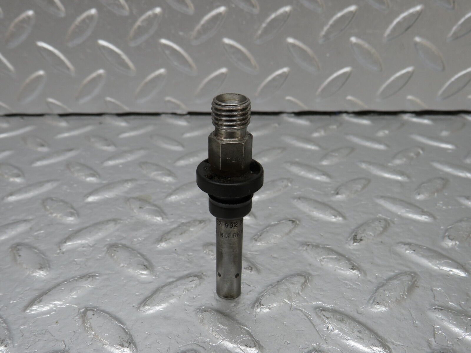 34125 Mercedes-Benz W124 260E Fuel Injector Bosch 0437502010