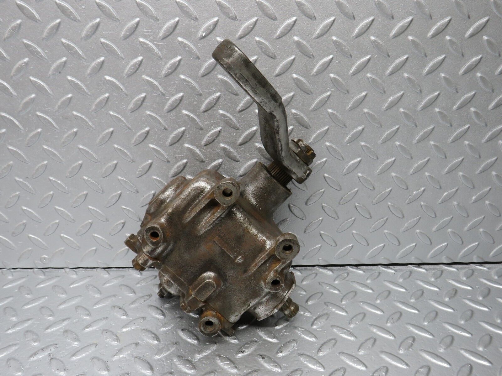 40391 Mercedes-Benz W110 230 Steering Box Steering Rack 1114610701