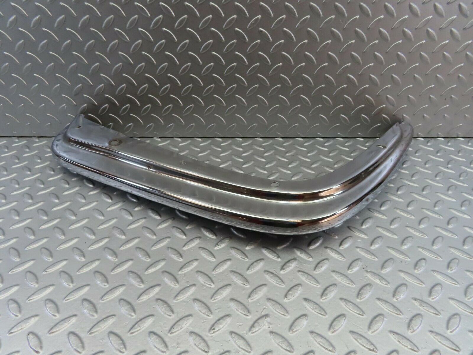 10608 Mercedes-Benz W108 Front Right Upper Bumper Corner