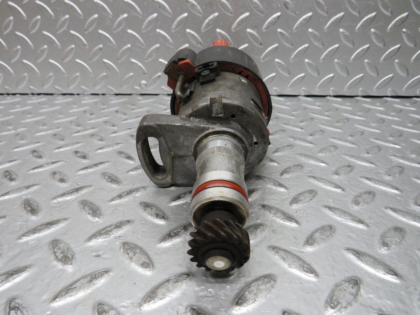 28701 Mercedes-Benz W123 230E Ignition Distributor Bosch 0021589801 0237003025