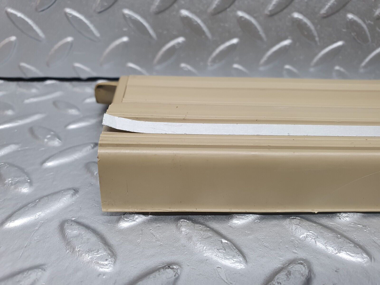 40909 Mercedes-Benz W126 300SE Rear Left Door Sill Trim Beige