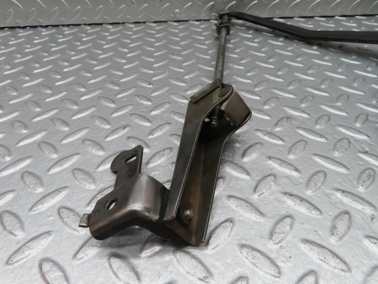 18144 Mercedes-Benz W123 200 Handbrake Regulator