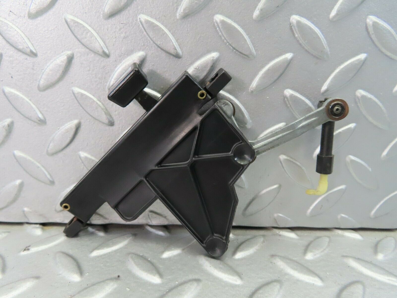 7469 Mercedes-Benz W116 450SE. Heater Control Lever Mechanism