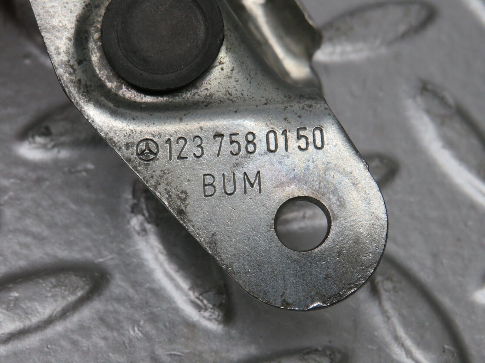 32197 Mercedes-Benz W123 230E Trunk Lock Latch 1237580150