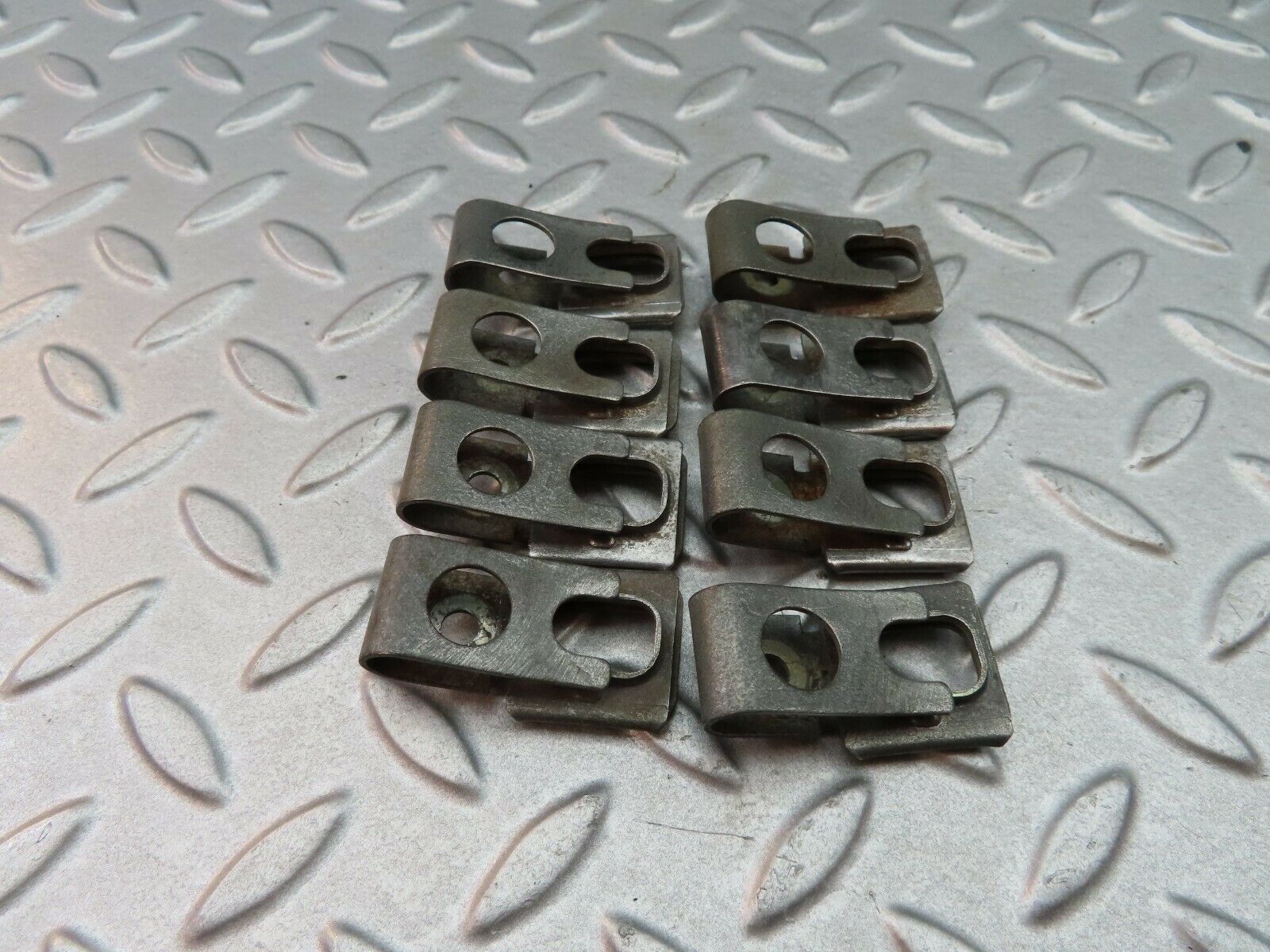 6252 Mercedes-Benz W126 380SE Fuel Injector Bracket Holder Set